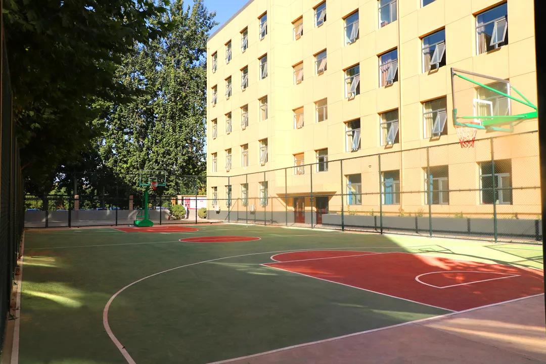 石家庄艺术学校,华唐高中校园环境学校篮球场